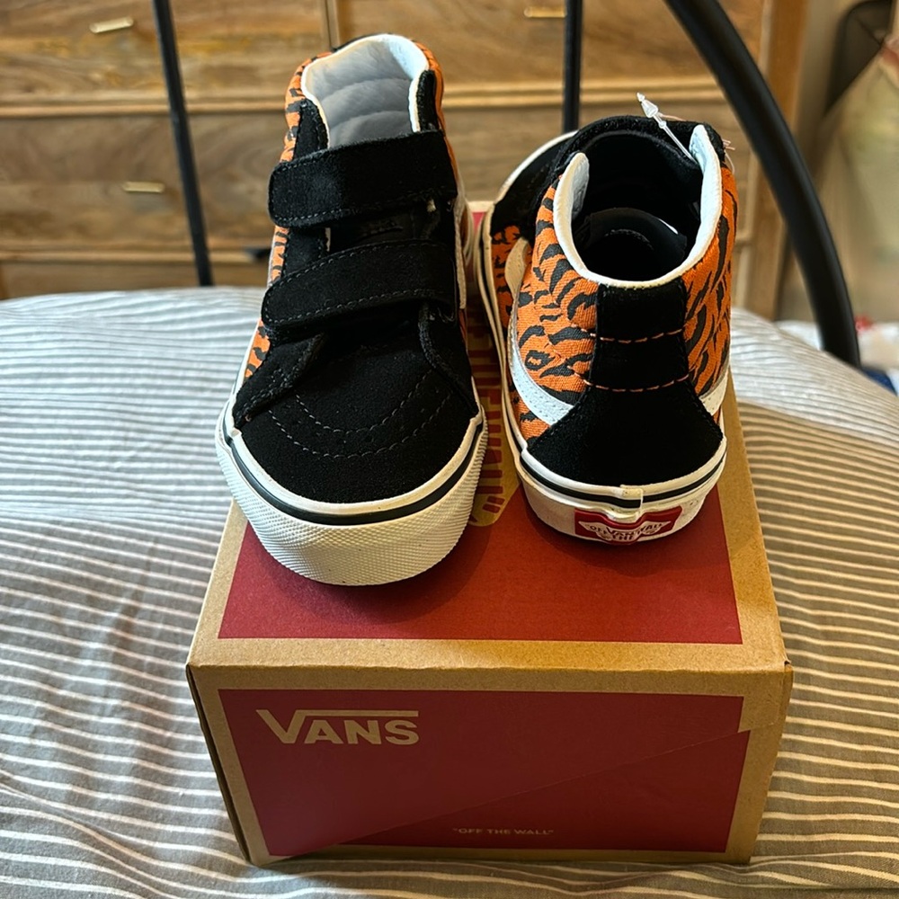 Tiger Kids Vans